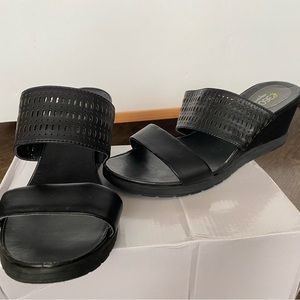 Easy spirit, women’s black sandals, size 8